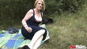 lady video: Mature lady gets facialized outdoors