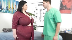 bbw video: SSBBW blows a masseur and gets fucked to the balls