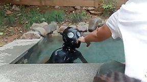 underwater video: Breathplay in water with gasmask