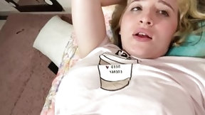 amateur teen video: la calentona de mi hermanastra me saca la leche dos veces