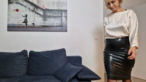 garter belts video: Inflatable dildo in my muff again - part 1