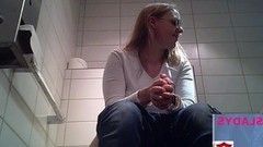 swiss video: Heimliche Toiletten Kamera 111