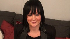 hairdresser video: Gina, 32, hairdresser in Marseille!