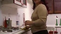 italian video: Casalingua Italiana in carne Italian chubby housewife
