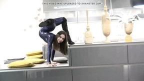 flexible video: Gorgeous Flexible Girls !