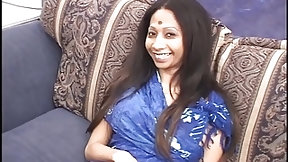 desi hot mom video: I fuck the Indian wife of my younger brother and don't regret it