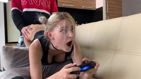 gamer girl video: British gamer babe plays PS4 while sucking and fucking