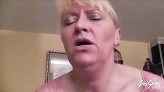 french mature video: Nathaly, mom aux gros seins, se fait baiser par le trainer sportif à domicile