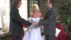 sandwich video: Pixie the swallowing sandwich bride