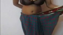 saree video: Indian housewife expose her big boobs in saree