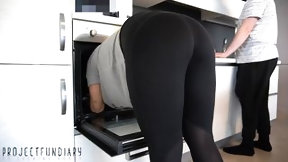 housewife video: girl in yoga leggings stuck in oven - projectsexdiary