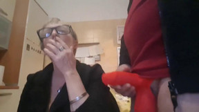 flasher video: Dickflash to one horny ugly granny