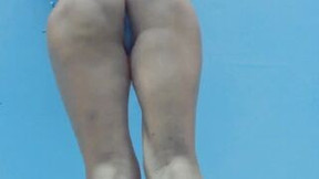underwater video: Emily Ross Bombshell cougar underwater naked erotics