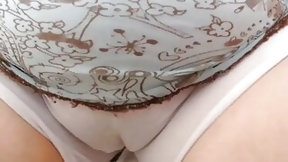 cameltoe video: Mature mom in knickers, cameltoe, amateur, close-up