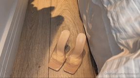 shoejob video: LANA NOCCIOLI The BEST SELLERS - Little Cousin Feet Fetish JOI