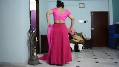 asian beauty video: Aunty saree blouse wear video