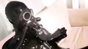 rubber video: gasmask masturbation