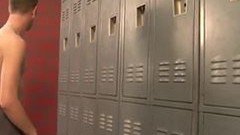 locker room video: Stunning teen gets kinky in the locker room