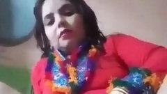 pakistani video: Horny Paki MILF spreading legs and pussy