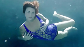 underwater video: Felicity Feline - Fingers & Rubs - underwater sex