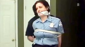 police woman video: Policewoman Overpowered