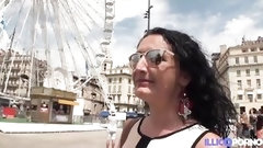 french video: Kelly, mom mariée, veut une bonne baise
