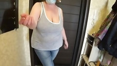 bbw mom video: POV. girlfriend fucked MILF, near the exit from the apartment.
