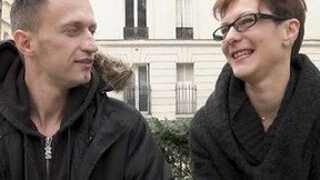 french mature video: cougar à lunettes enculée en "Tournante" dans one cave crado