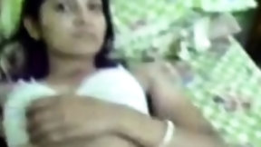 cute indian video: Indian college girl shows off with bf