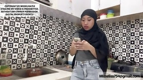 aged arab video: MUSLIM MOM VISIT MASSAGE SHOP, MASSEUR WANNA SEX SLIDING HIS DICK
