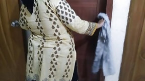punjabi video: (Punjabi Aunty Ki Jabardast Chudai Apni Beta) Indian hot aunty fucked by her Stepson while cleaning house - Dirty Sex