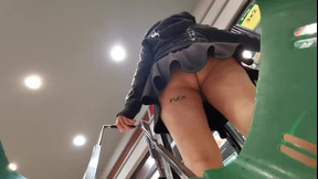 no panties video: I put a camera in the supermarket cart and recorded a culona without panties, the best UPSKIRT you will see today in HD and no blowjobs