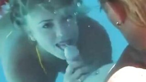 underwater video: Underwater three-way