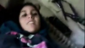 pakistani video: Pathani Pakistani woman in town