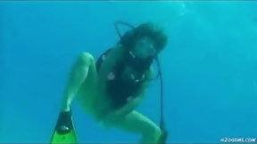 underwater video: Amber Lynn Bach Open Sea Scuba Masturbation