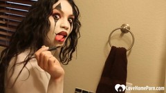 halloween video: This hot girl will get her whole body sprayed for a Halloween party