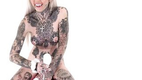 emo video: Inked Amber Luke riding the tremor for the first time