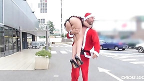 christmas video: Bad Santa fucks slut in mini skirt in public - Chicas Loca