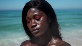 centerfold video: Beautiful and fit ebony babe Naomi Nash gets fully naked on the beach