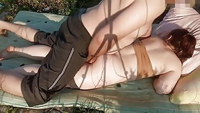 sunbathing video: We sunbathed with my husband in the backyard and began to fu