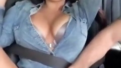 latina in homemade video: Masturbation in car (Masturbacion en auto)