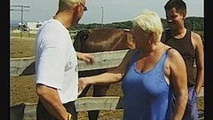 farm video: Blonde GILF gets fucked outdoors