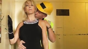 british video: Christie bangs bawdy builder in elevator