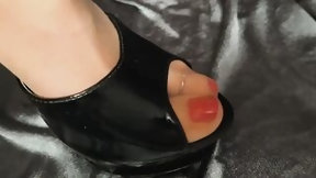 toes video: Older Toes inside Nylons and High heels