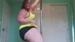 pole dancing video: bbw pole dance