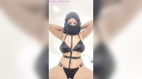 egyptian video: Arab cuckold fiance training her butt hole زوجه سعوديه توسع طيزها لفحلها