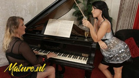 piano video: Gorgeous Seduced her Busty Piano Teacher