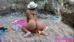 squirt video: Beautiful MILF squirt on the beach