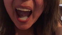 mexican mom video: Con el anillo de matrimonio infiel me la mama y termino en su boca