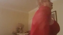 grandma video: Gran getting down